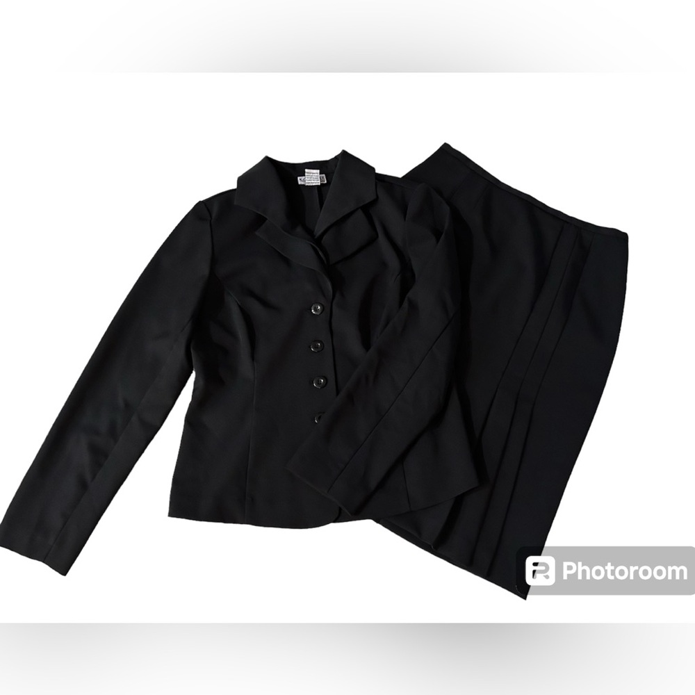 K. C. Spencer 2-piece suit, like new, size 8